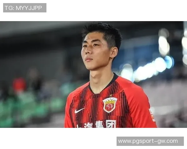 19岁年轻球员海文自信掌控三中卫核心位置展现出色表现